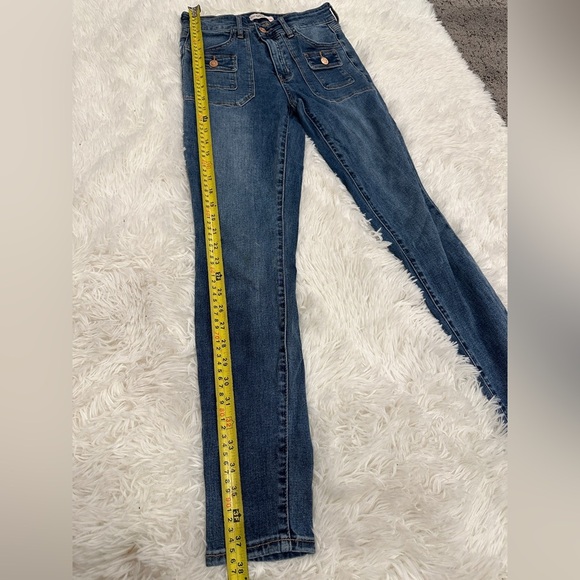 Guess 1981 skinny  jeans |Size 26 - Picture 6 of 6
